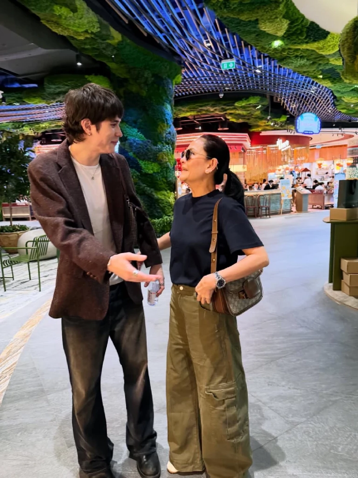 ภาพล่าสุดลูกชาย อดีตนางเอกดัง โตเป็นหนุ่มเต็มตัว หล่อสะดุดตา