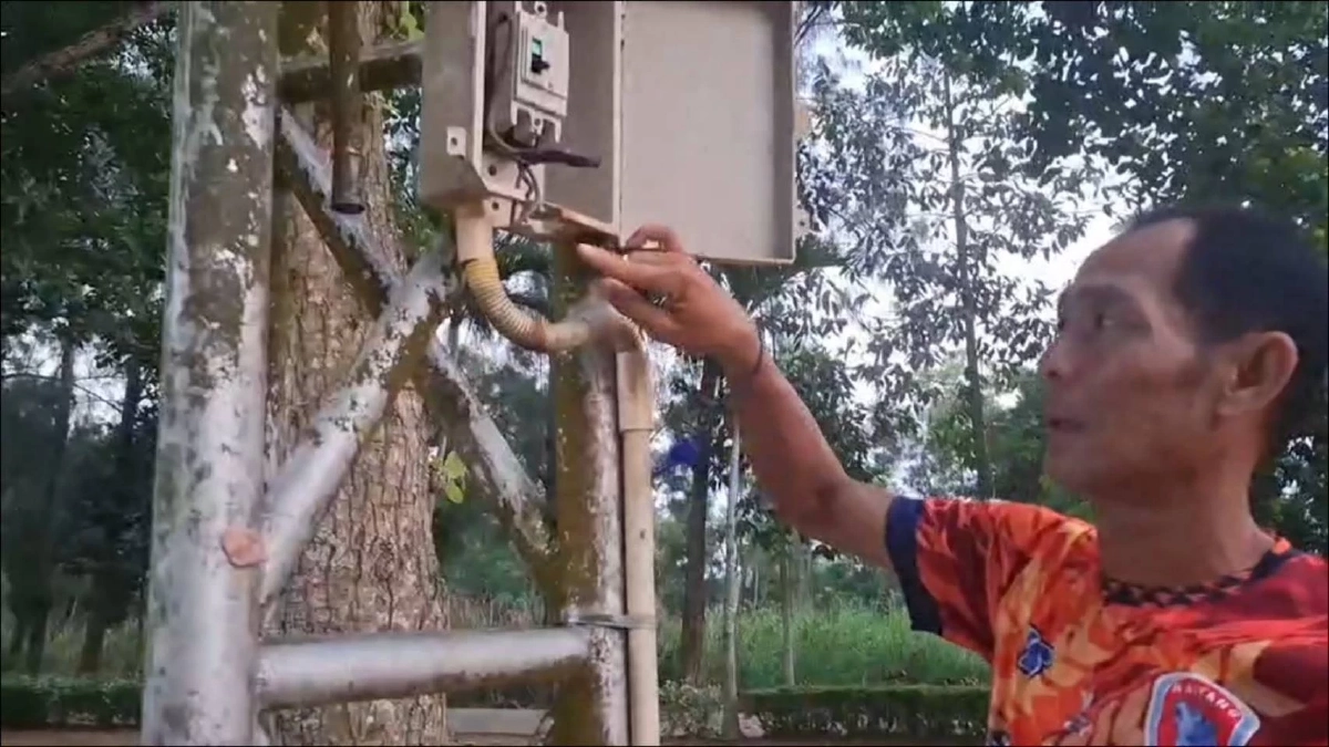 โค้ชบอลโวยโจรตัดสายไฟชุมชนในยางมืดสนิท เด็กขาดที่ซ้อมกีฬา