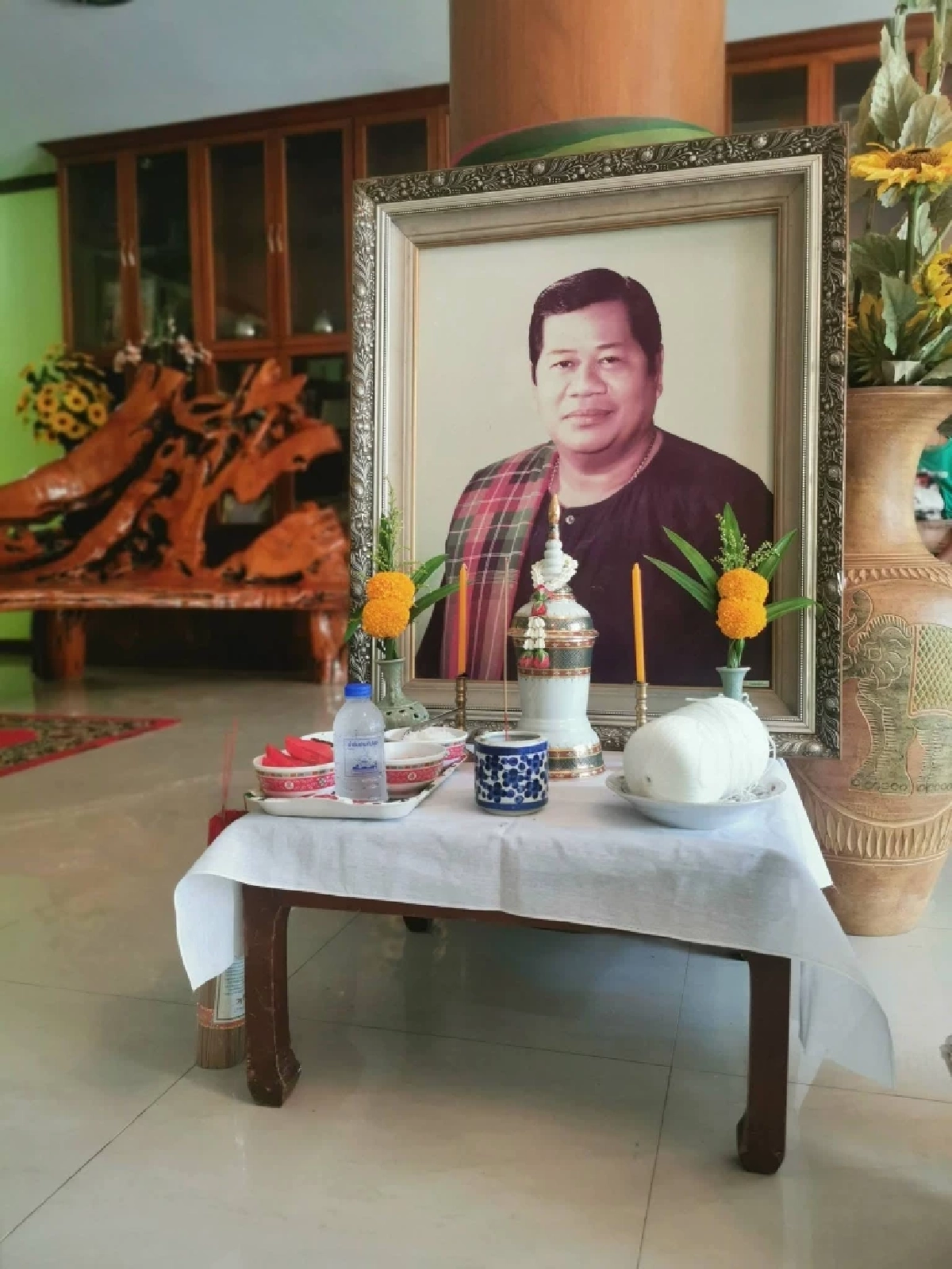 ลูกชายทำบุญ รำลึกครบรอบ 4 ปี "พ่อไวพจน์ เพชรสุพรรณ" ได้เลขธูปมงคล