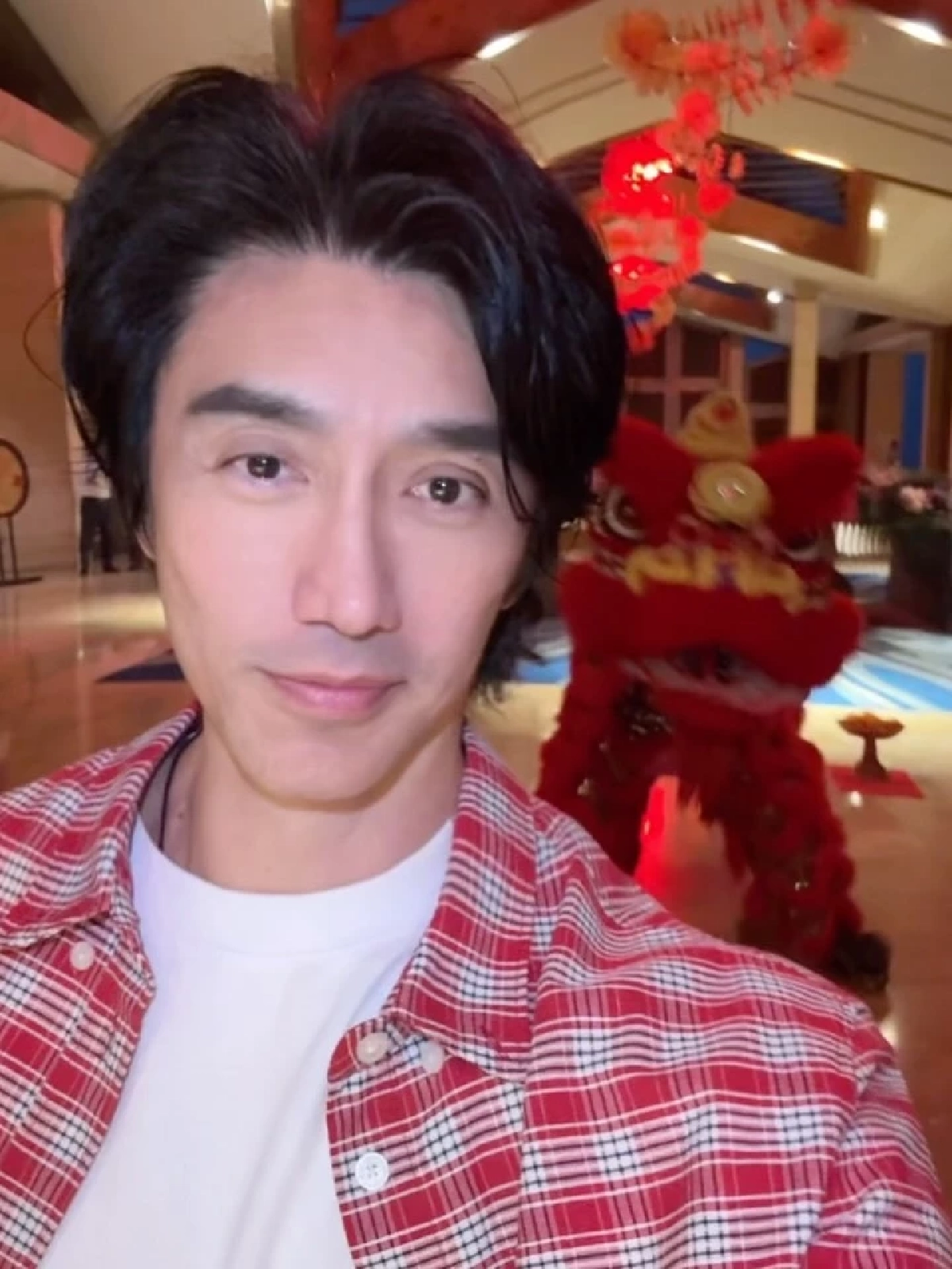 ใครจะเชื่อ! ภาพล่าสุดชายวัย 60 หล่อฟิตจนกลายเป็นไวรัล