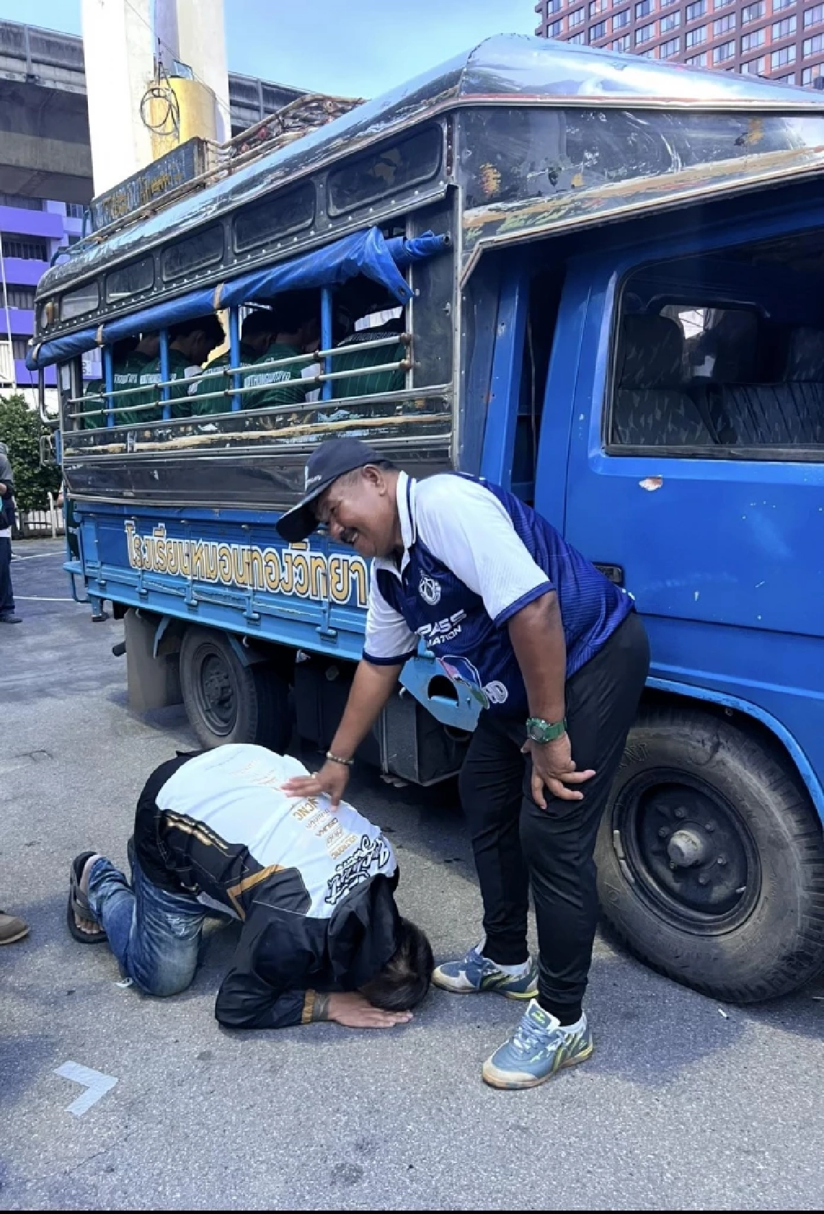 ไม่ทิ้งกันยามลำบาก เผยโฉมนักเตะย้ายตาม "อ.สกล" ไปโรงเรียนใหม่