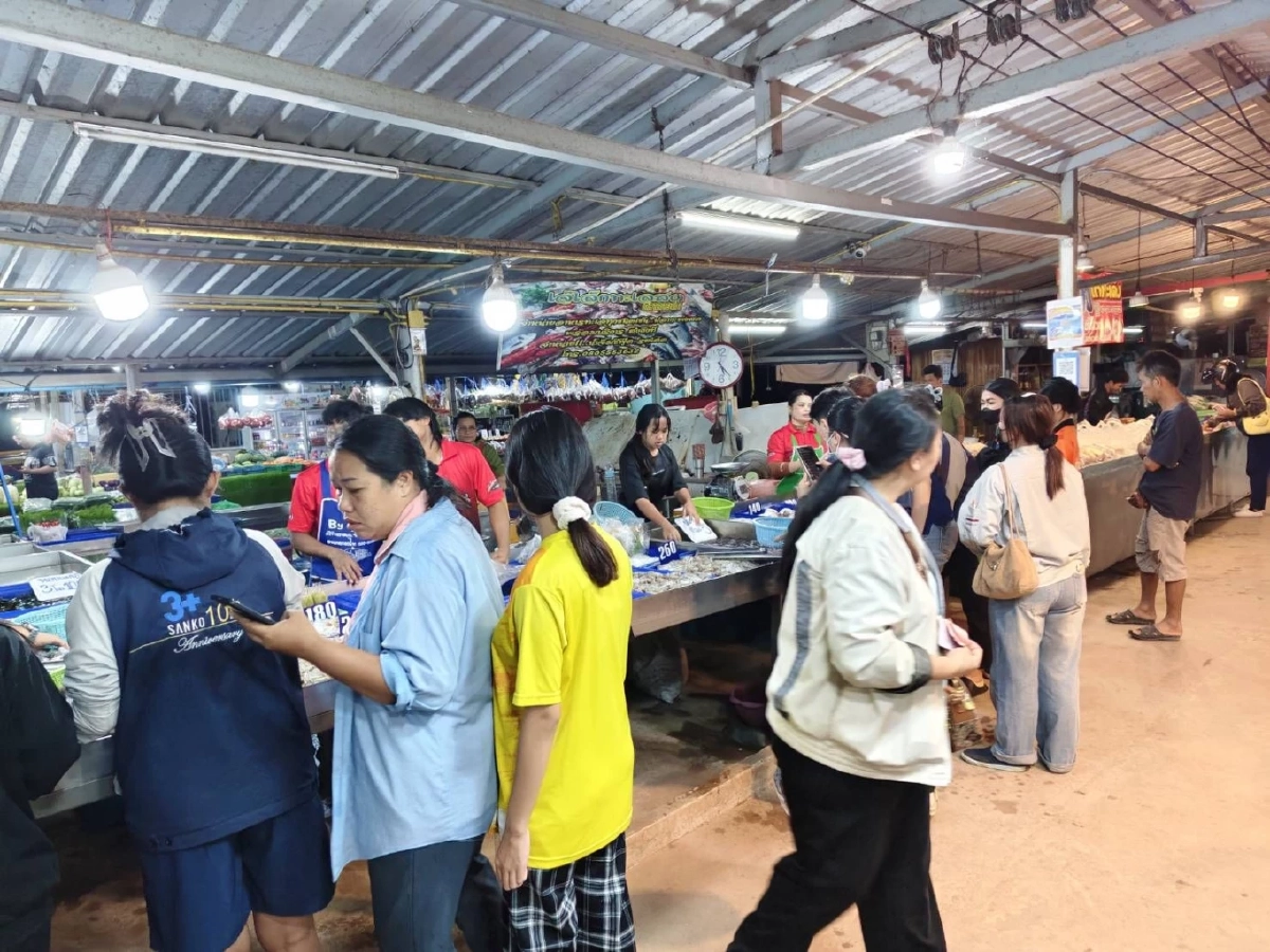 ช่วยชาวบ้าน! เจ๊เล็กทะเลสดเปิดขายราคาถูกสวนค่าน้ำมัน