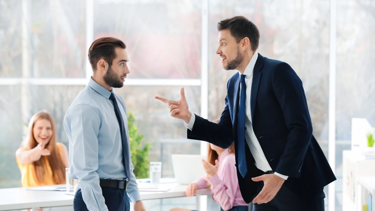  “เพื่อนร่วมงานเท้าเหม็นจะเตือนยังไง” สาวตอบฉลาดจนกรรมการยิ้ม 