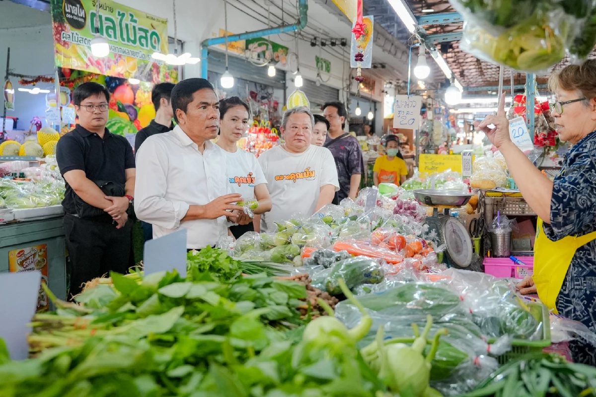 "พาณิชย์" ลงพื้นที่ "ตลาดคุณยิ้ม"อุดมสุข คุมเข้มราคาและปริมาณสินค้า