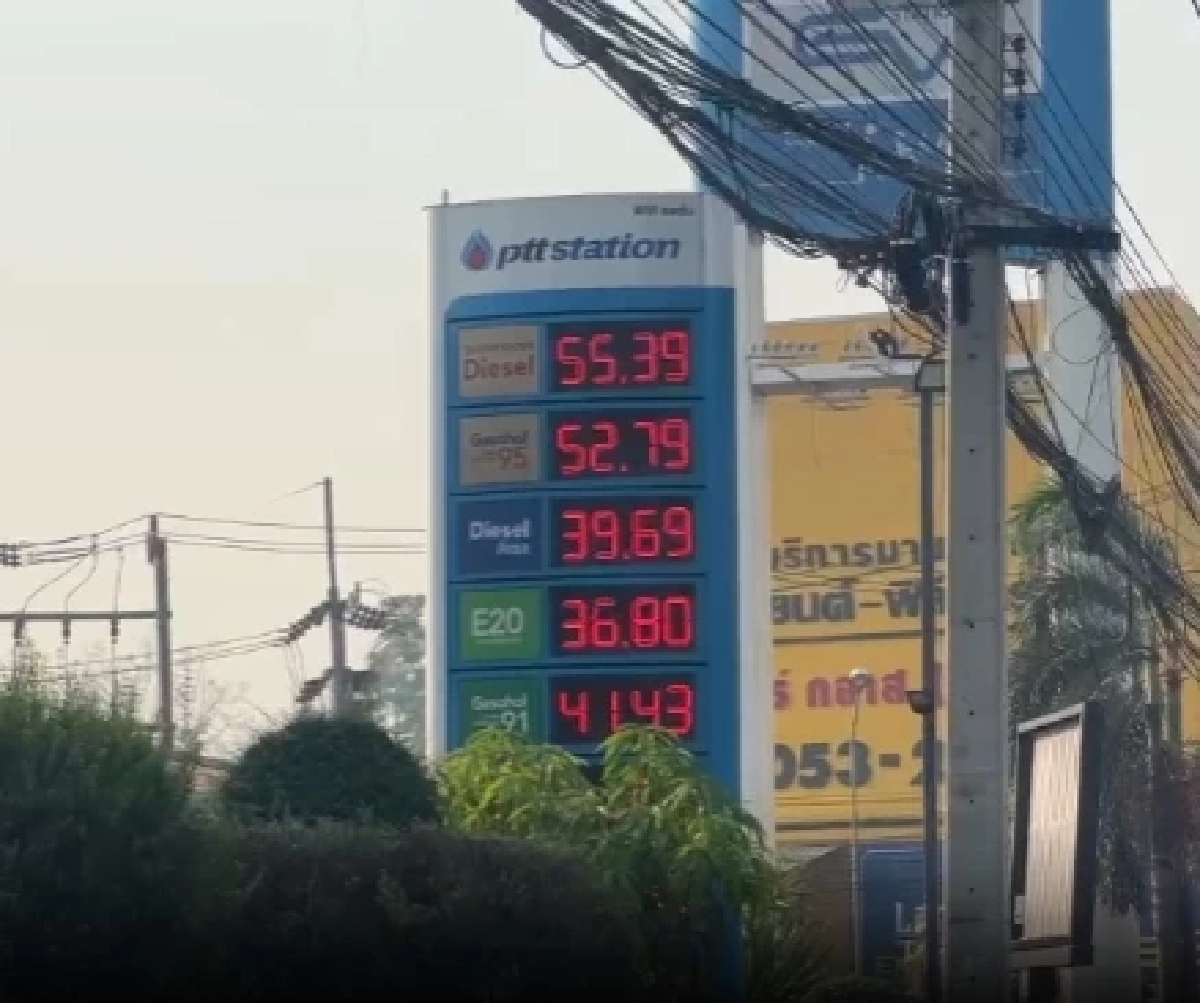 ชาวเชียงใหม่จำใจต่อคิวเติมน้ำมัน แม้ราคาพุ่งพรวดเดียว 6 บาทต่อลิตร
