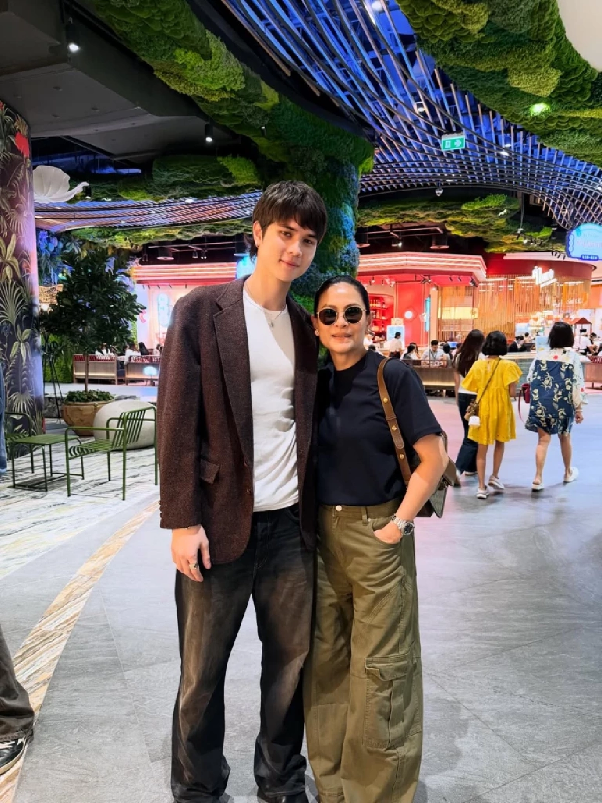 ภาพล่าสุดลูกชาย อดีตนางเอกดัง โตเป็นหนุ่มเต็มตัว หล่อสะดุดตา