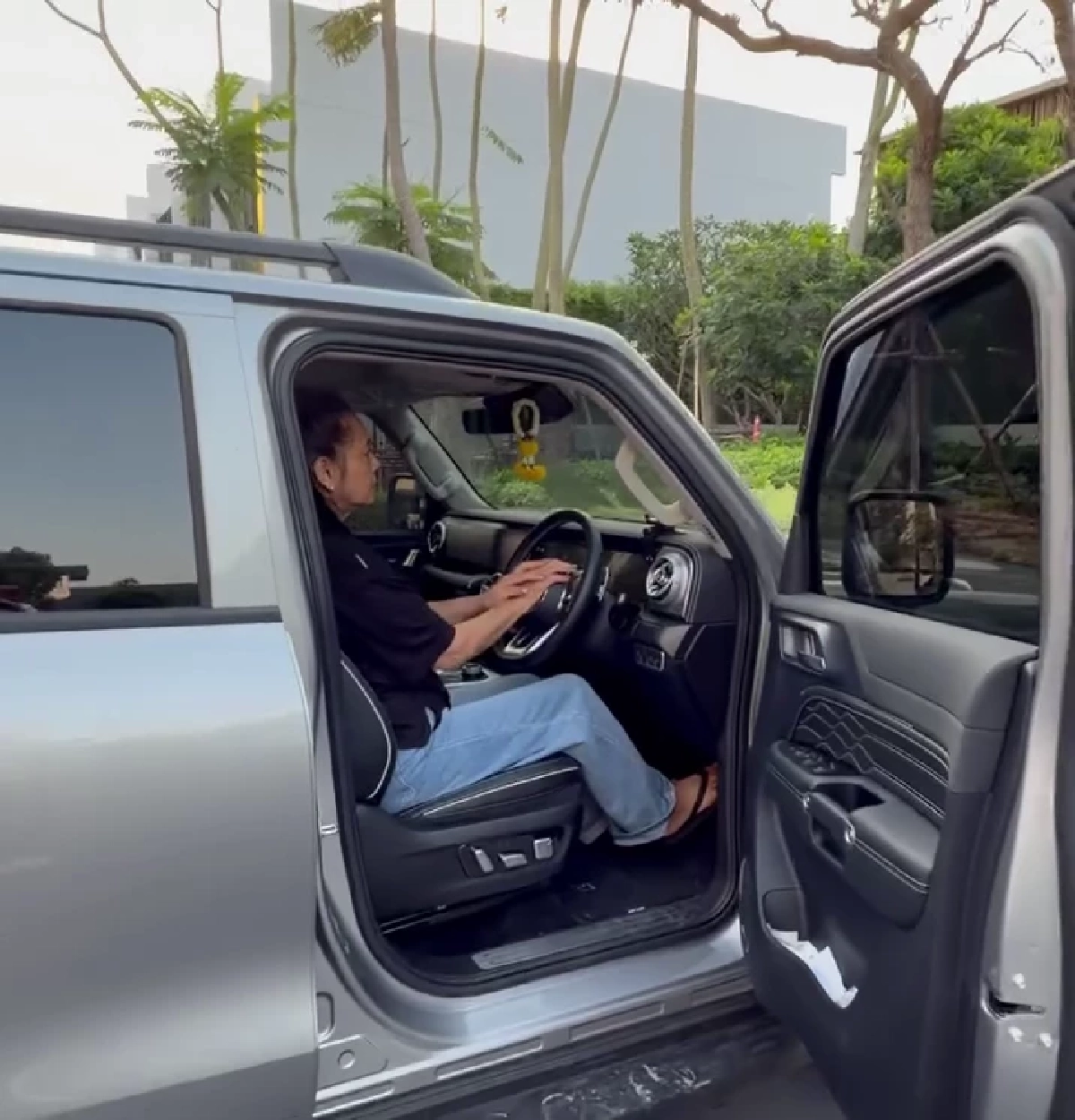  ลูกกตัญญู! “ดีเจมะตูม” ถอยรถหรูให้แม่ตามคำขอสุดน่ารัก