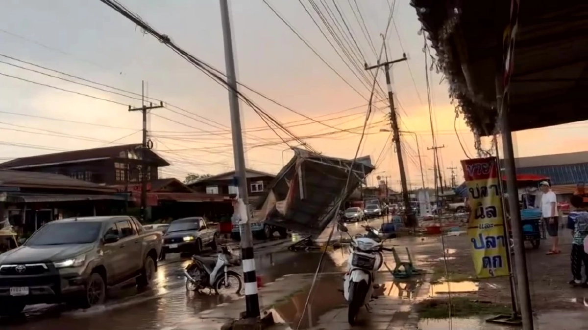 พายุถล่มน้ำโสมหลังคาปลิวฟาดสายไฟดับทั้งเมือง กีฬา อบต. หนีวุ่น
