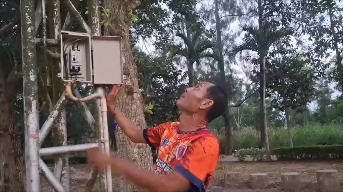 โค้ชบอลโวยโจรตัดสายไฟชุมชนในยางมืดสนิท เด็กขาดที่ซ้อมกีฬา