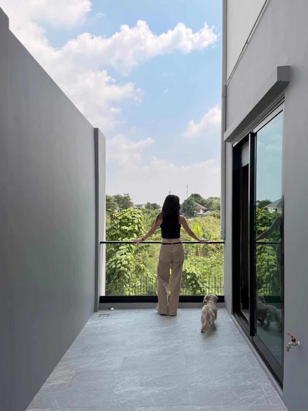 กิต ทรีแมนดาวน์ ควง พรอยมน มนสภรณ์ เปิดบ้านใหม่ จากน้ำพักน้ำแรง