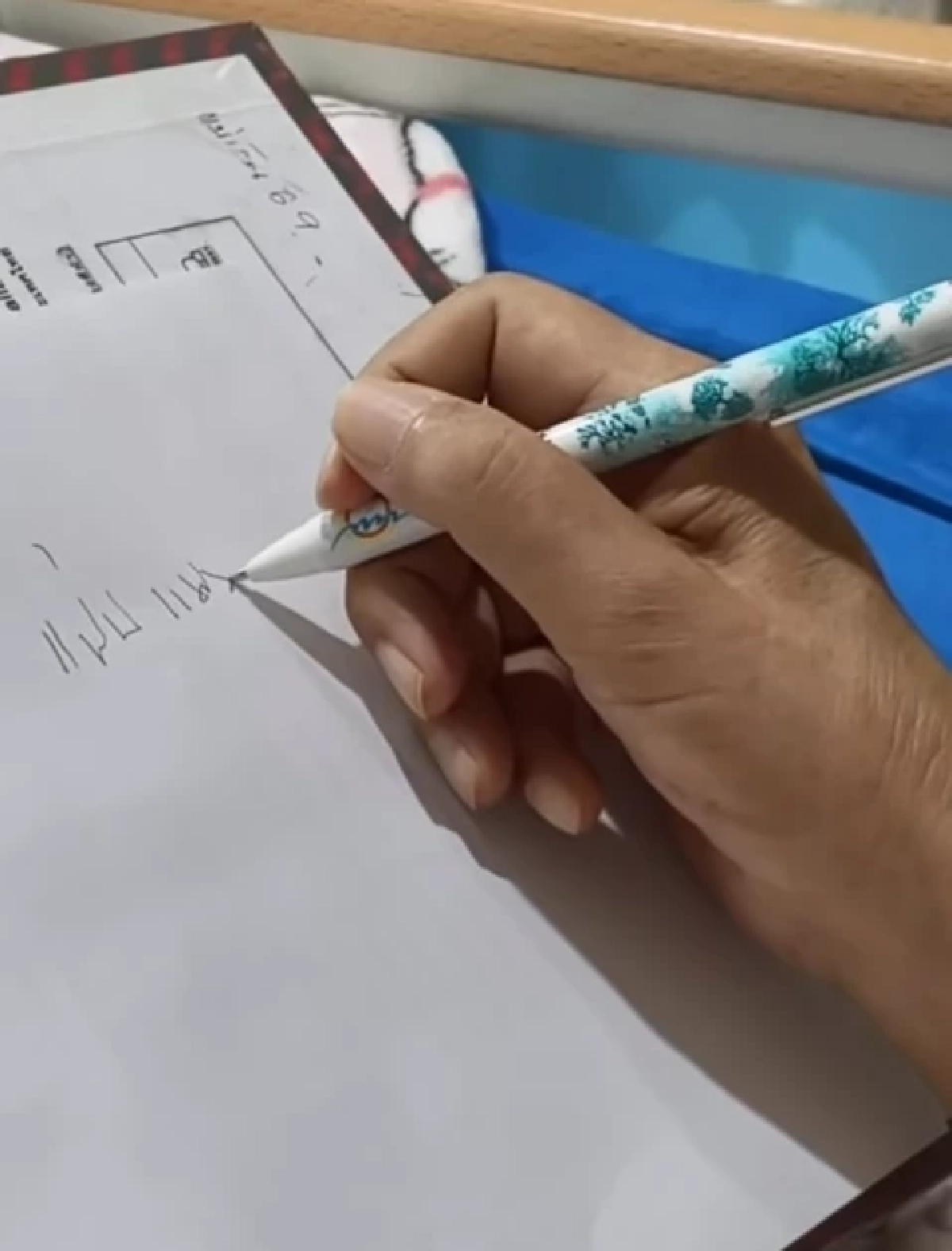 "เด๋อ ดอกสะเดา" ร่ำไห้ทันที เห็นดาราสาวที่ไม่ได้ติดต่อ 30 ปี มาเยี่ยม