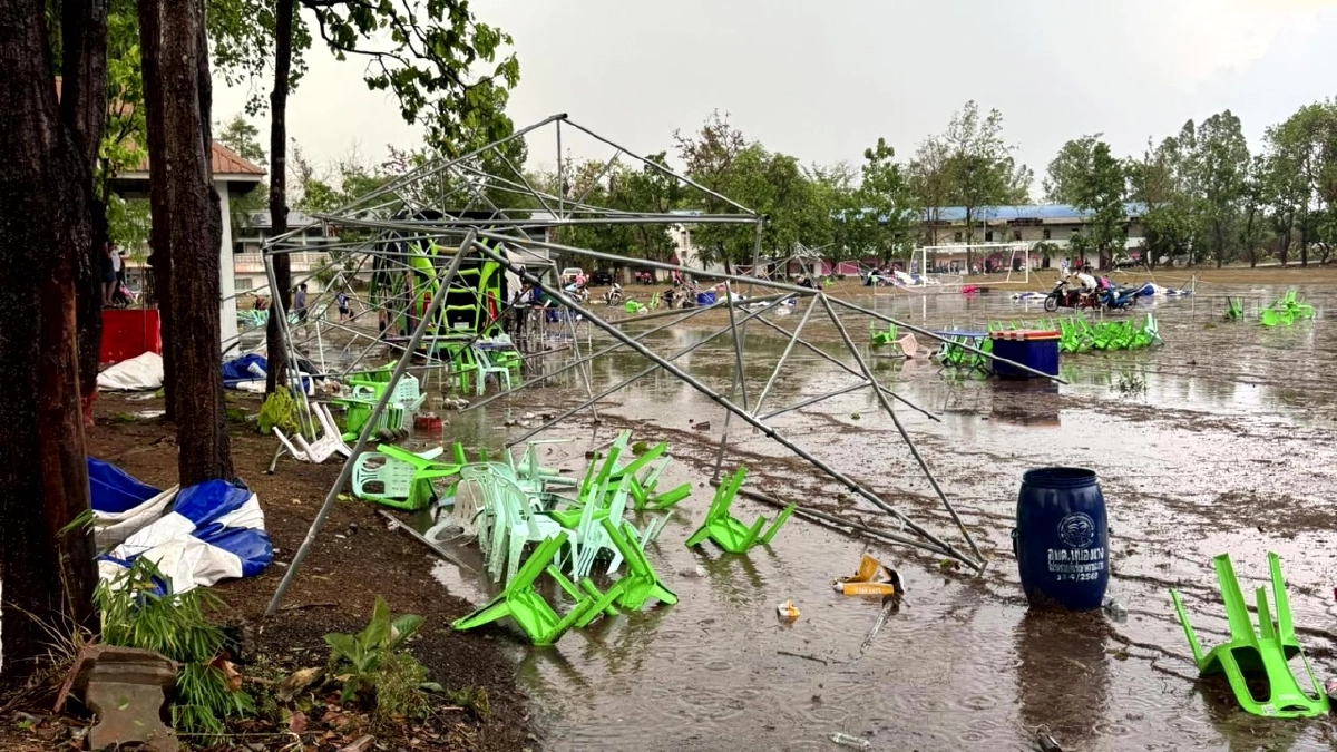 พายุถล่มน้ำโสมหลังคาปลิวฟาดสายไฟดับทั้งเมือง กีฬา อบต. หนีวุ่น
