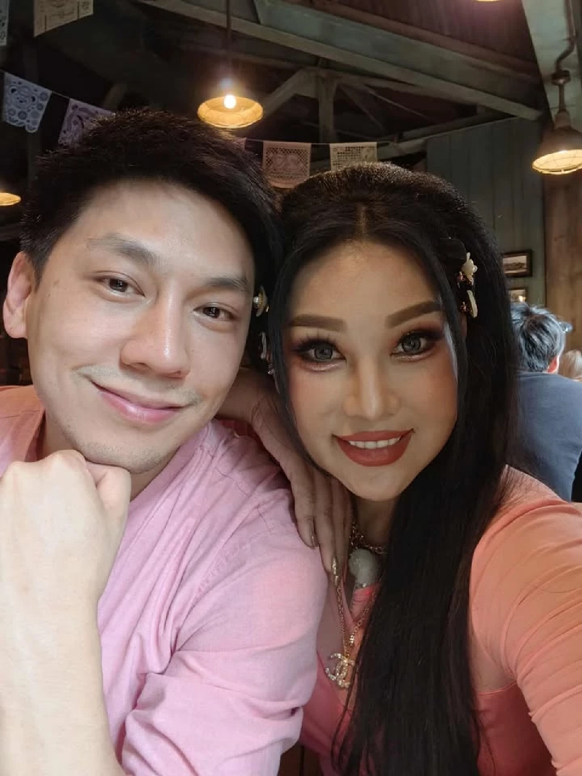 ดราม่าคำนำหน้าเดือด "ผัวมาดามแพม" โพสต์ตรงๆ หลังใช้ชีวิตคู่ 20 ปี