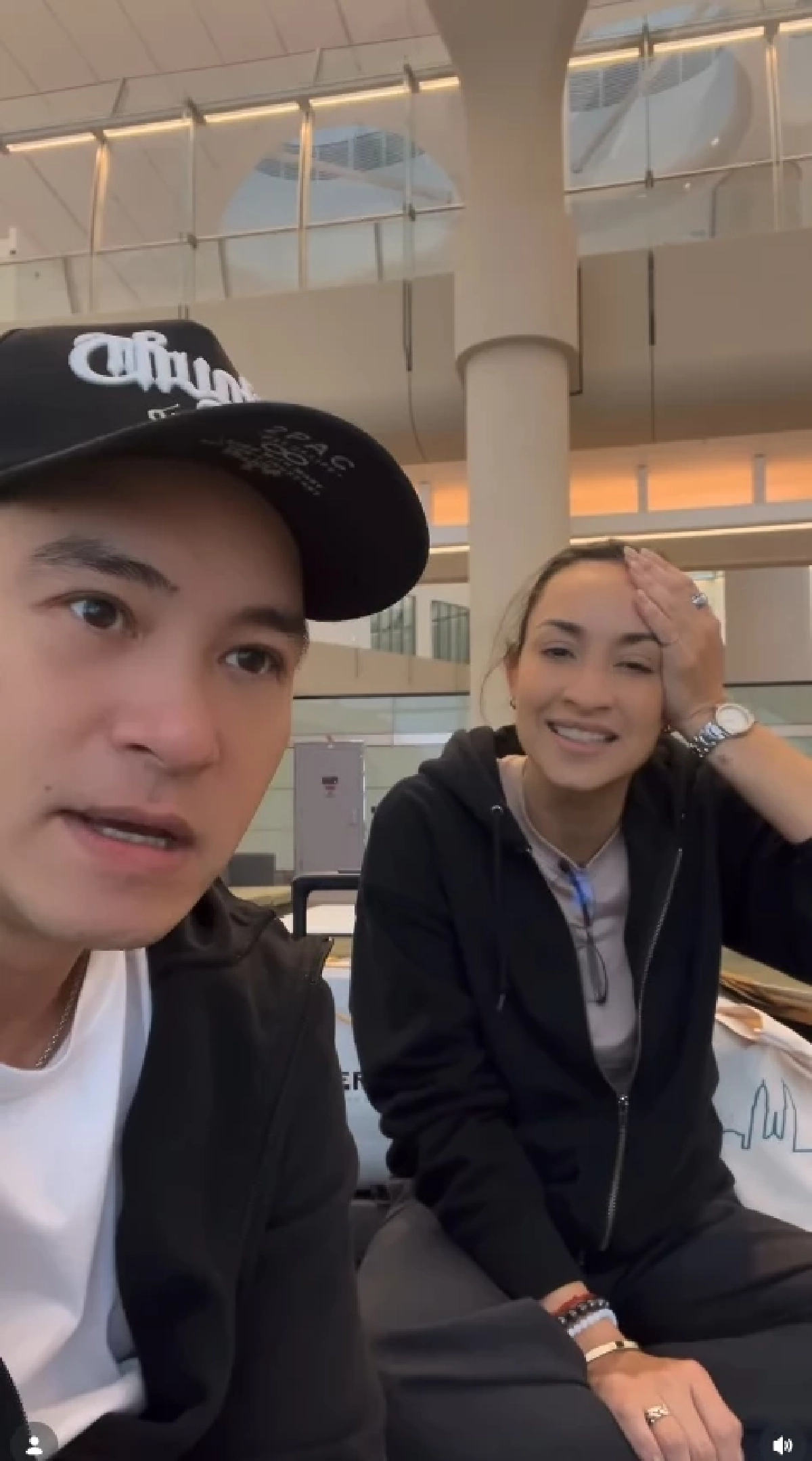 เหมือนอยู่ในหนัง "ปีเตอร์-แคทรียา" เจอเหตุไม่คาดคิดในสนามบิน