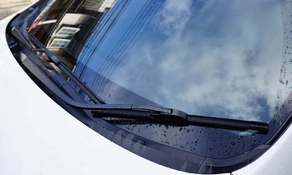 อย่ารอให้ฝนตก! สัญญาณเตือน “ใบปัดน้ำฝนเสื่อม” ที่คนขับรถต้องรู้