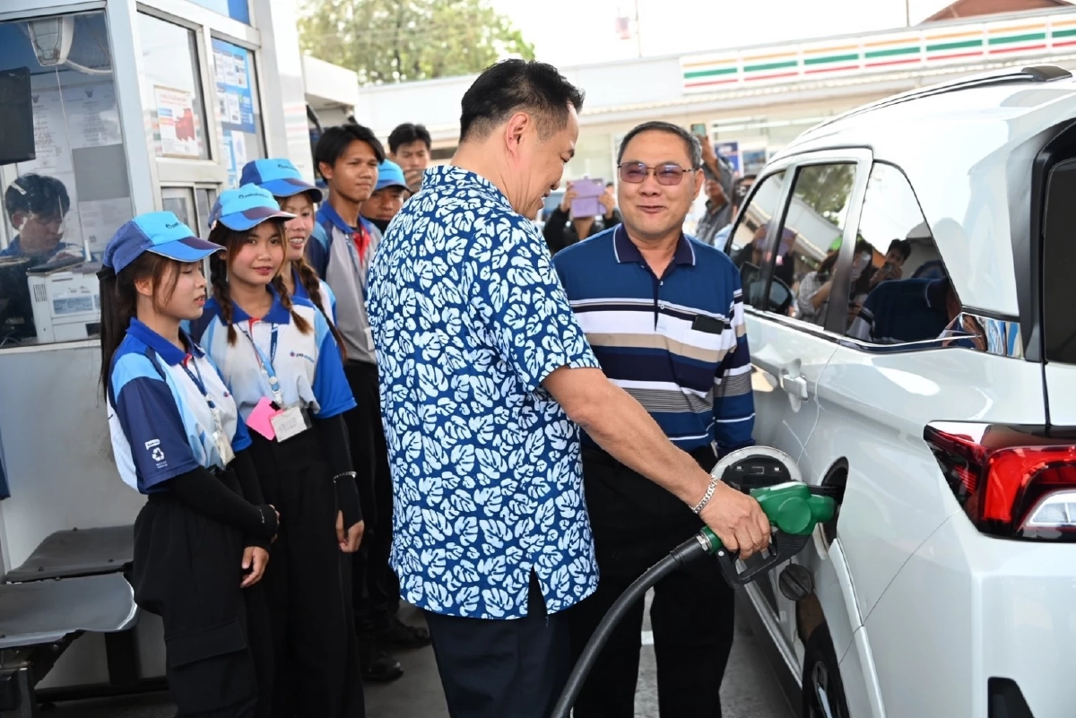 เลขทะเบียนรถเช่า "นายกฯอนุทิน" ขับสุ่มตรวจปั๊มน้ำมัน ที่นครพนม