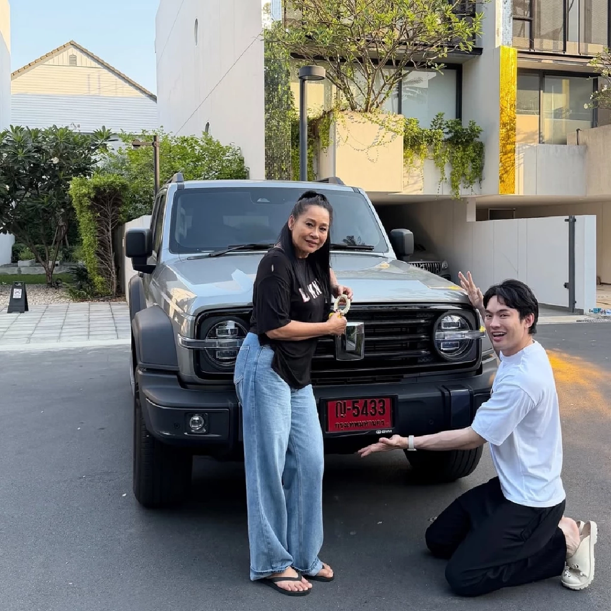  ลูกกตัญญู! “ดีเจมะตูม” ถอยรถหรูให้แม่ตามคำขอสุดน่ารัก