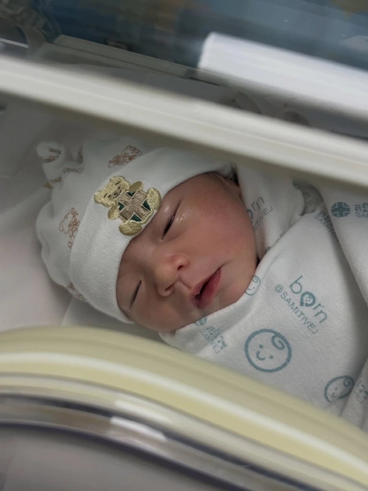 โมเมนต์คุณพ่อมือใหม่ “กอล์ฟ” น้ำตาซึม ช่วยภรรยาคลอดธรรมชาติ