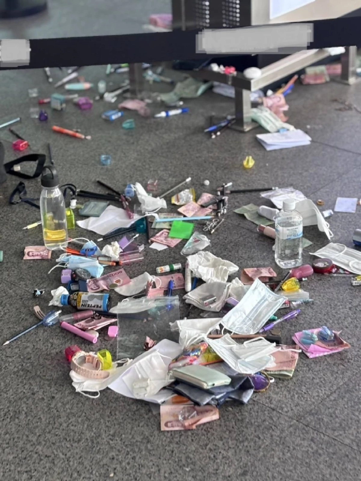 โซเชียลซัดเดือด สอบเข้าโรงเรียนดัง ห้ามพกเงินสด นักเรียนแห่ทิ้ง