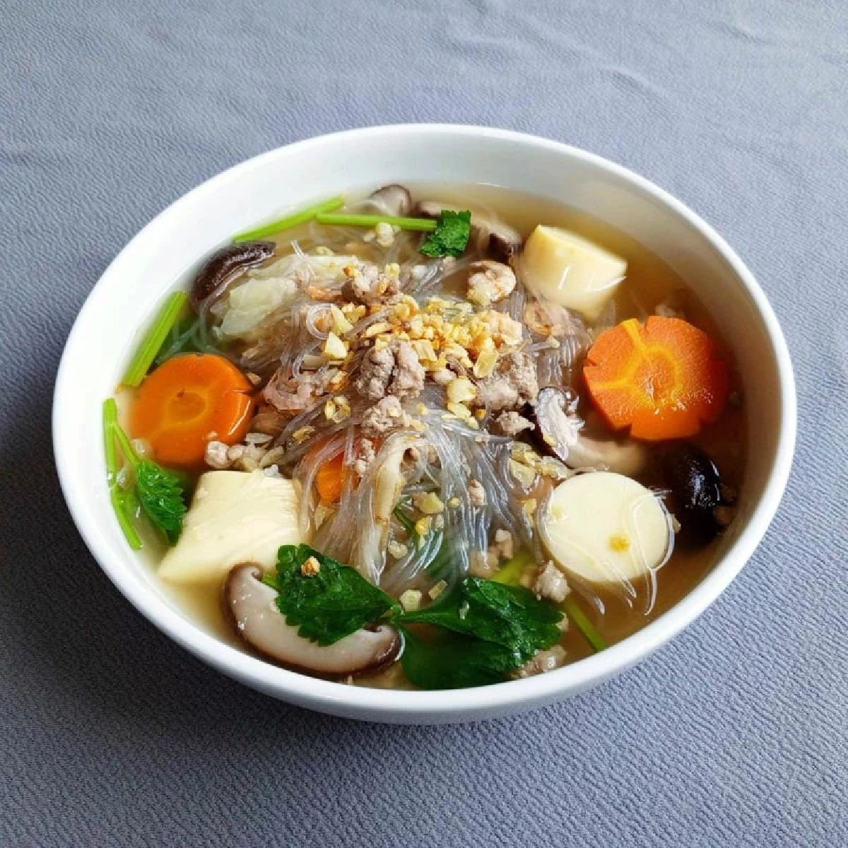 3 อาหารค้างคืน “ควรทิ้งทันที” เสี่ยงอาหารเป็นพิษ ไม่ควรอุ่นกินซ้ำ