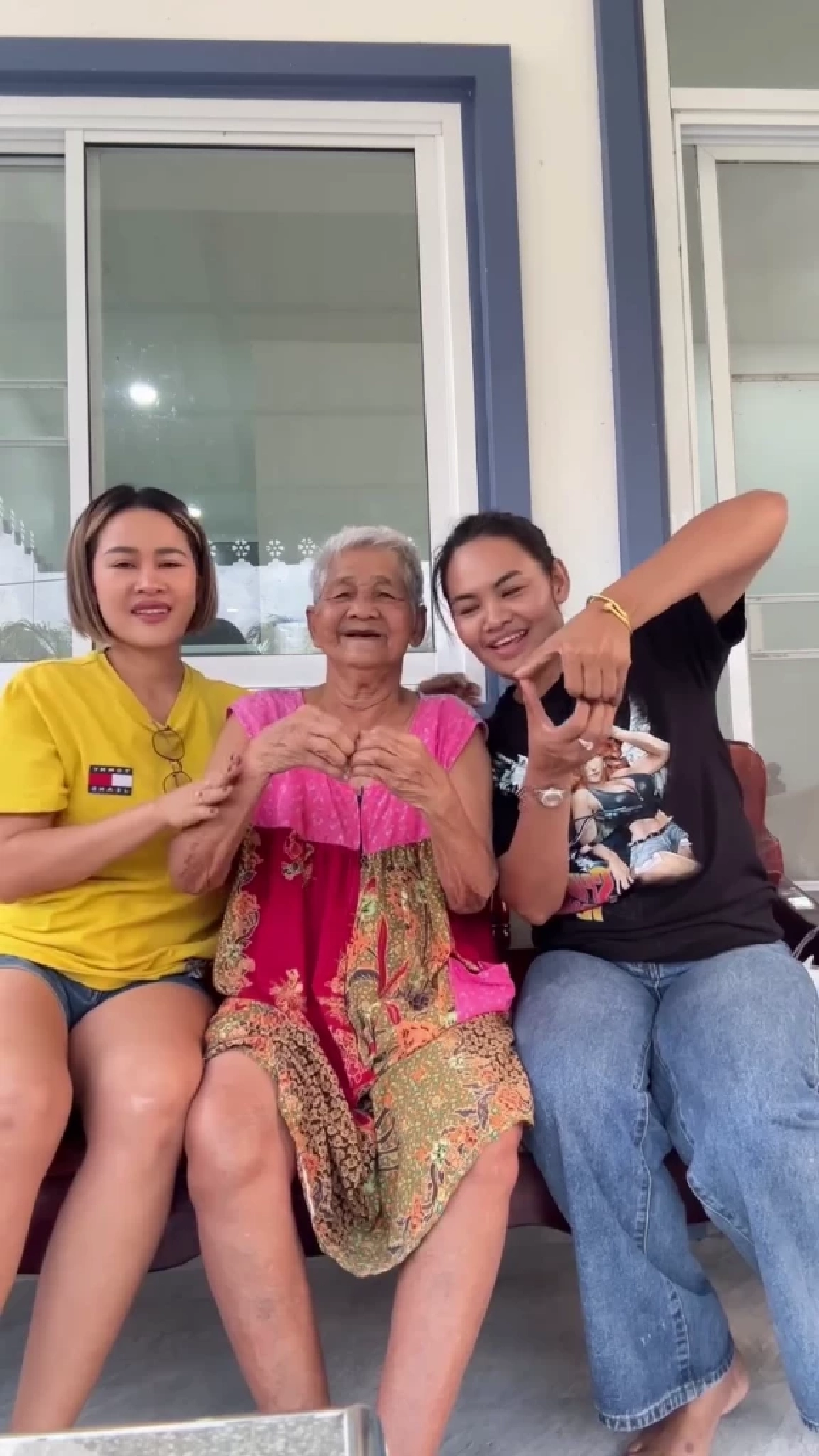  หนูเล็ก  สุดอาลัย สูญเสียคุณแม่วัย 84 ปี เผยภาพสุดท้ายอบอุ่นหัวใจ