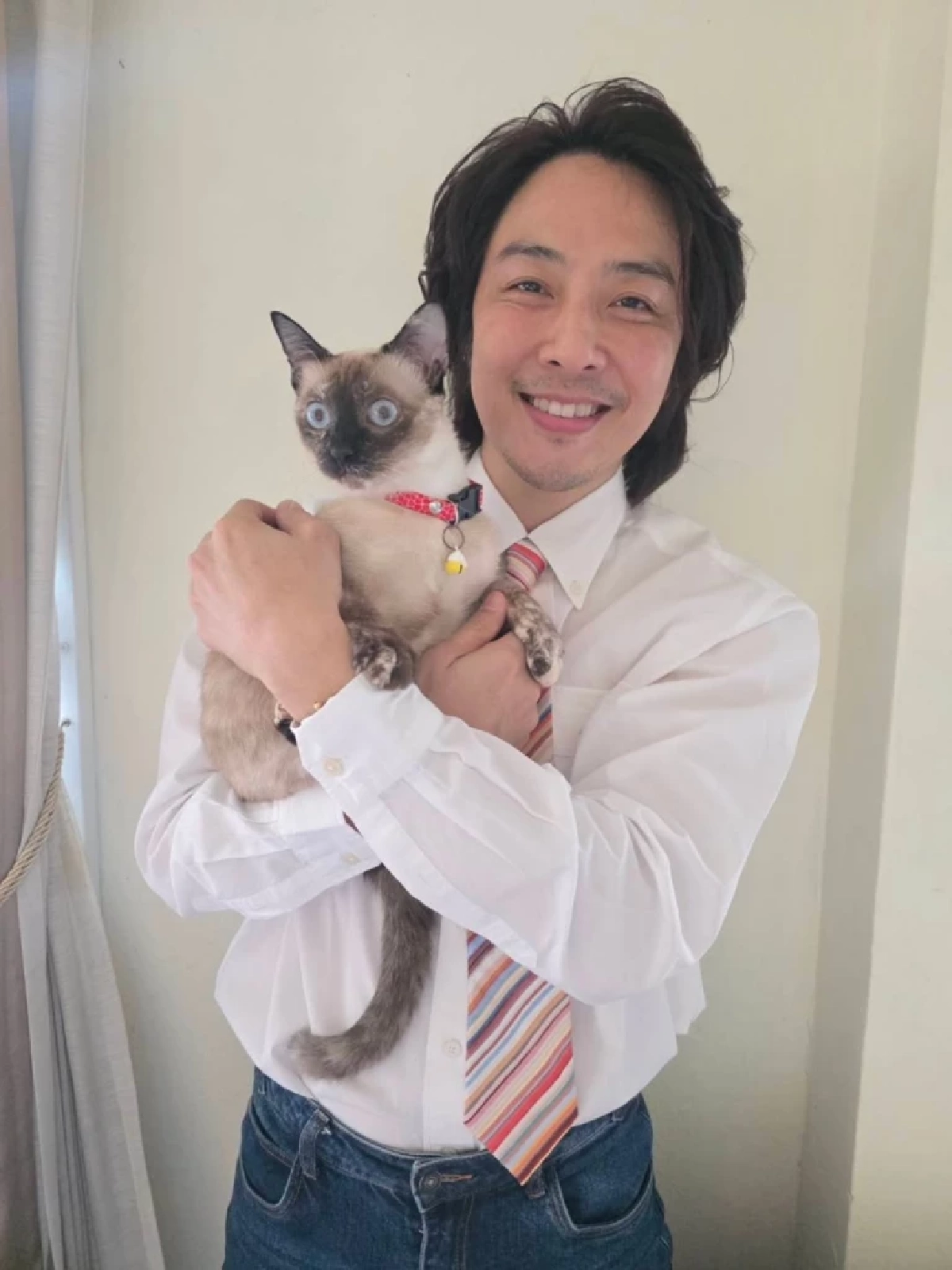 เผยอาการล่าสุด นักร้องดัง หลังวูบล้มกระแทกพื้น หมอสแกนสมองแล้ว