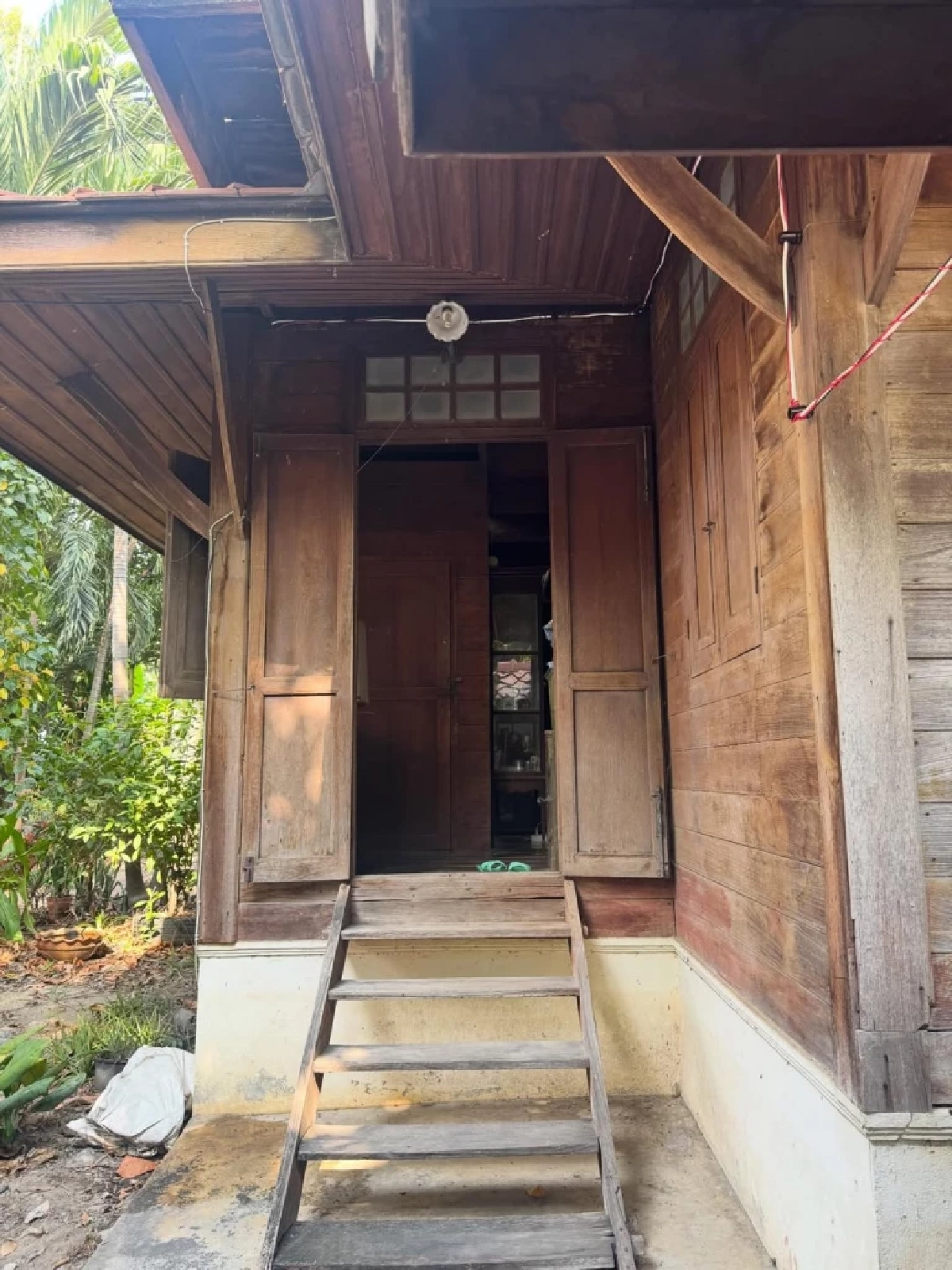 ส่องบ้านสุพรรณบุรีของ นก สินจัย  เสน่ห์บ้านไม้ไทย อบอุ่นเรียบง่าย