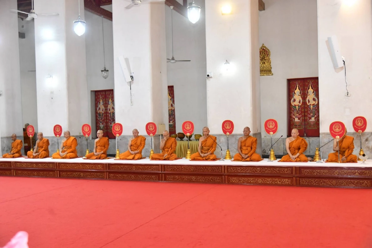 ภาพประทับใจ ชัชชาตินำชาว กทม. ตักบาตรวันมาฆบูชา สืบสานประเพณี