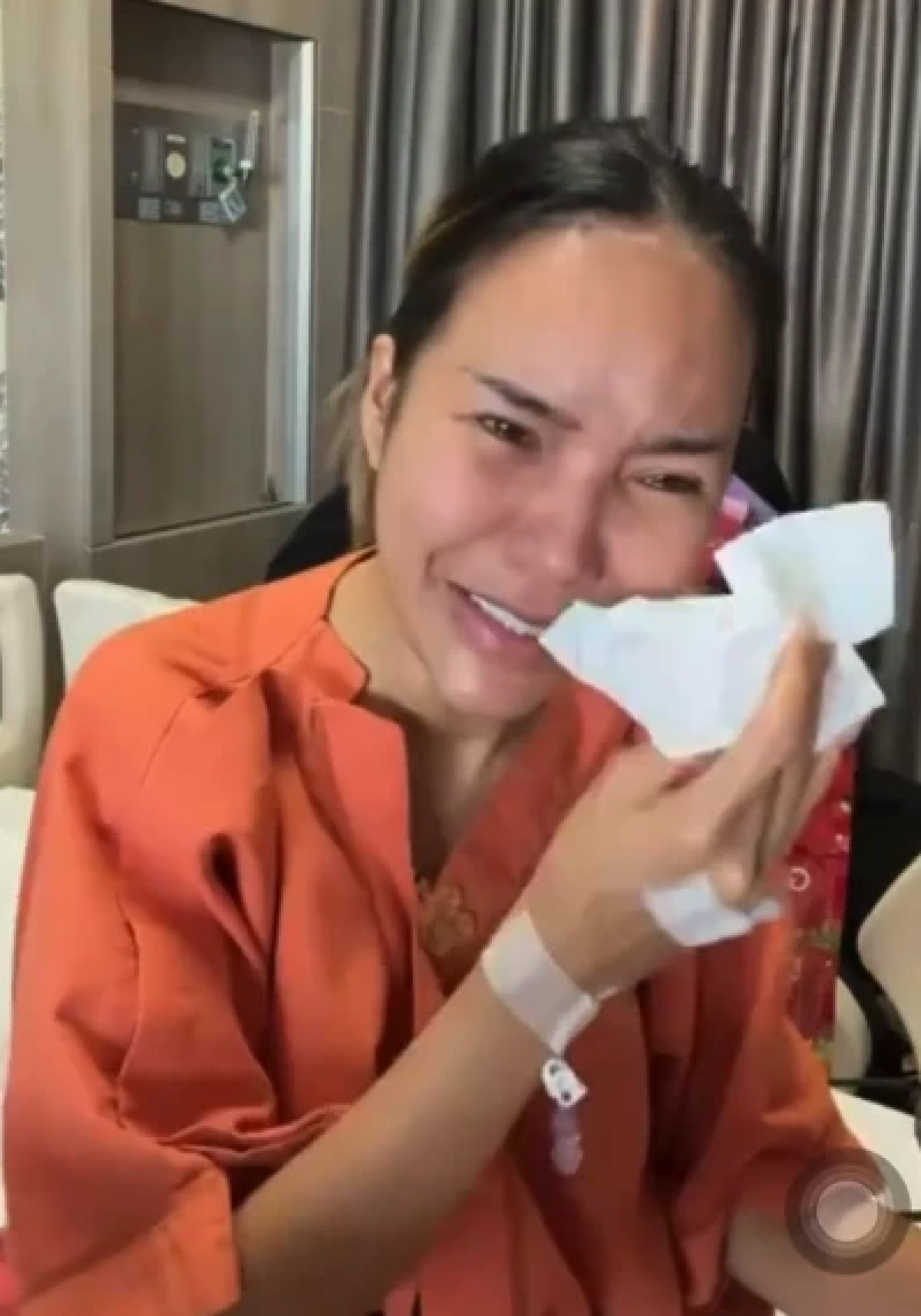 "แม่ตั๊ก"แฉต่อใครอยู่เบื้องหลังร้านทอง ทำ"ป๋าเบียร์"นั่งไม่ติด