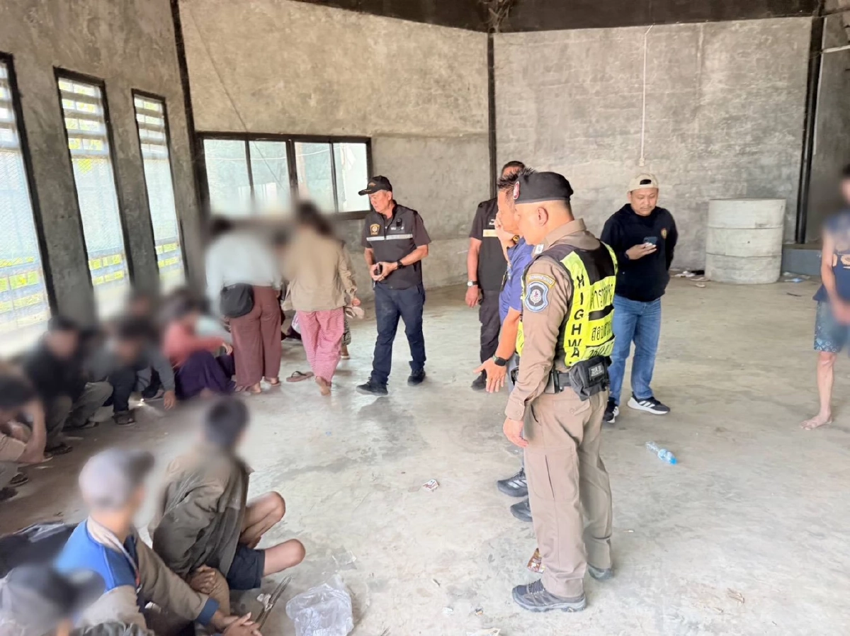 กระบะขนแรงงานเถื่อน ซิ่งหนีตำรวจ มีรถปาดหน้าช่วย สุดท้ายโดนรวบ