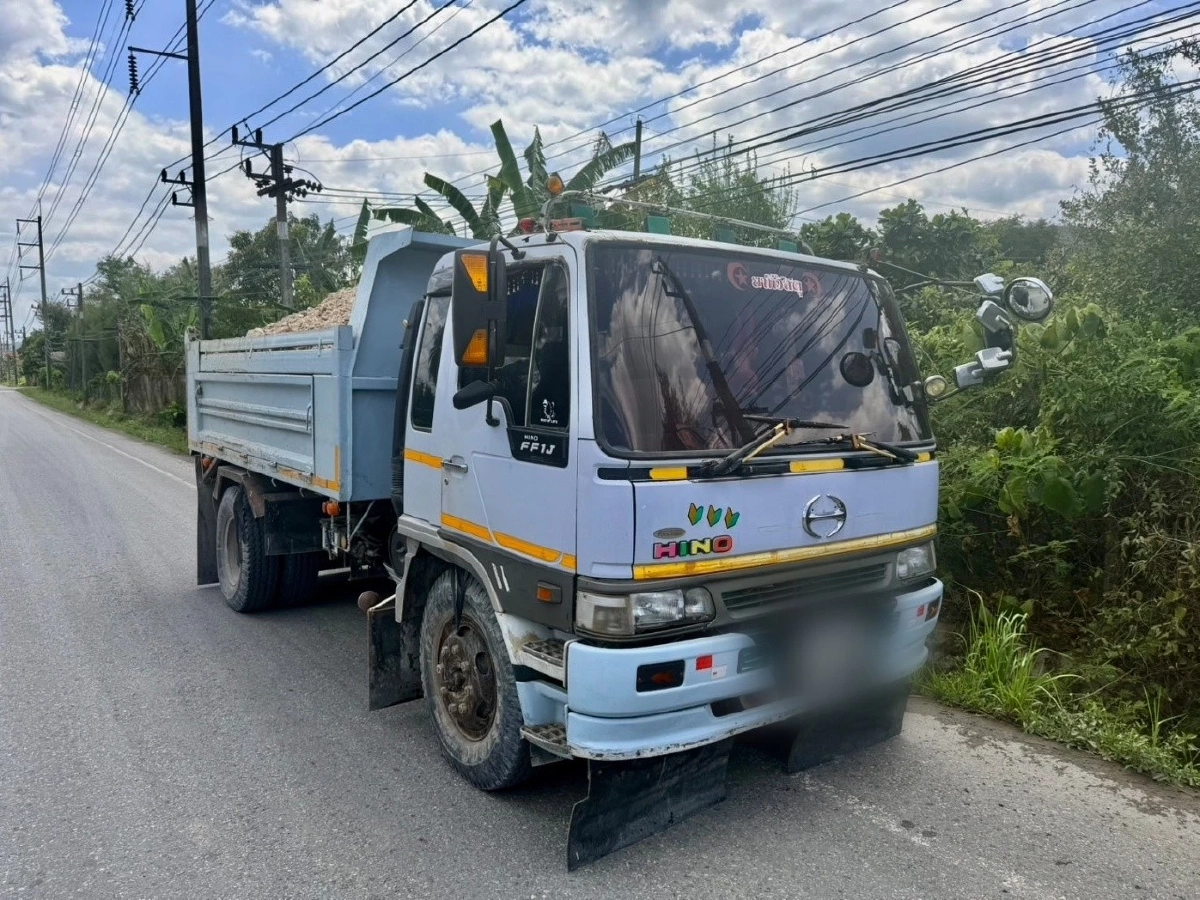 ตำรวจทางหลวงยะลา จับรถบรรทุกดินเกินพิกัดกว่า 4.6 ตัน