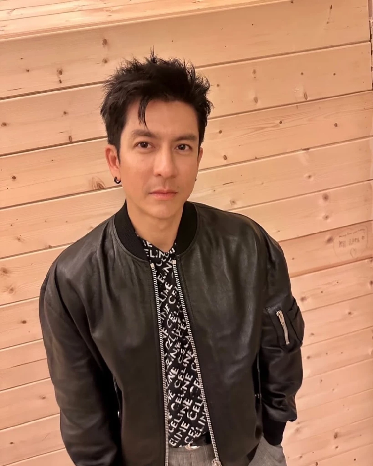 ฮือฮาโซเชียล  ลูกชายพระเอกดังโตเป็นหนุ่มแล้ว หน้าตาดีมาก