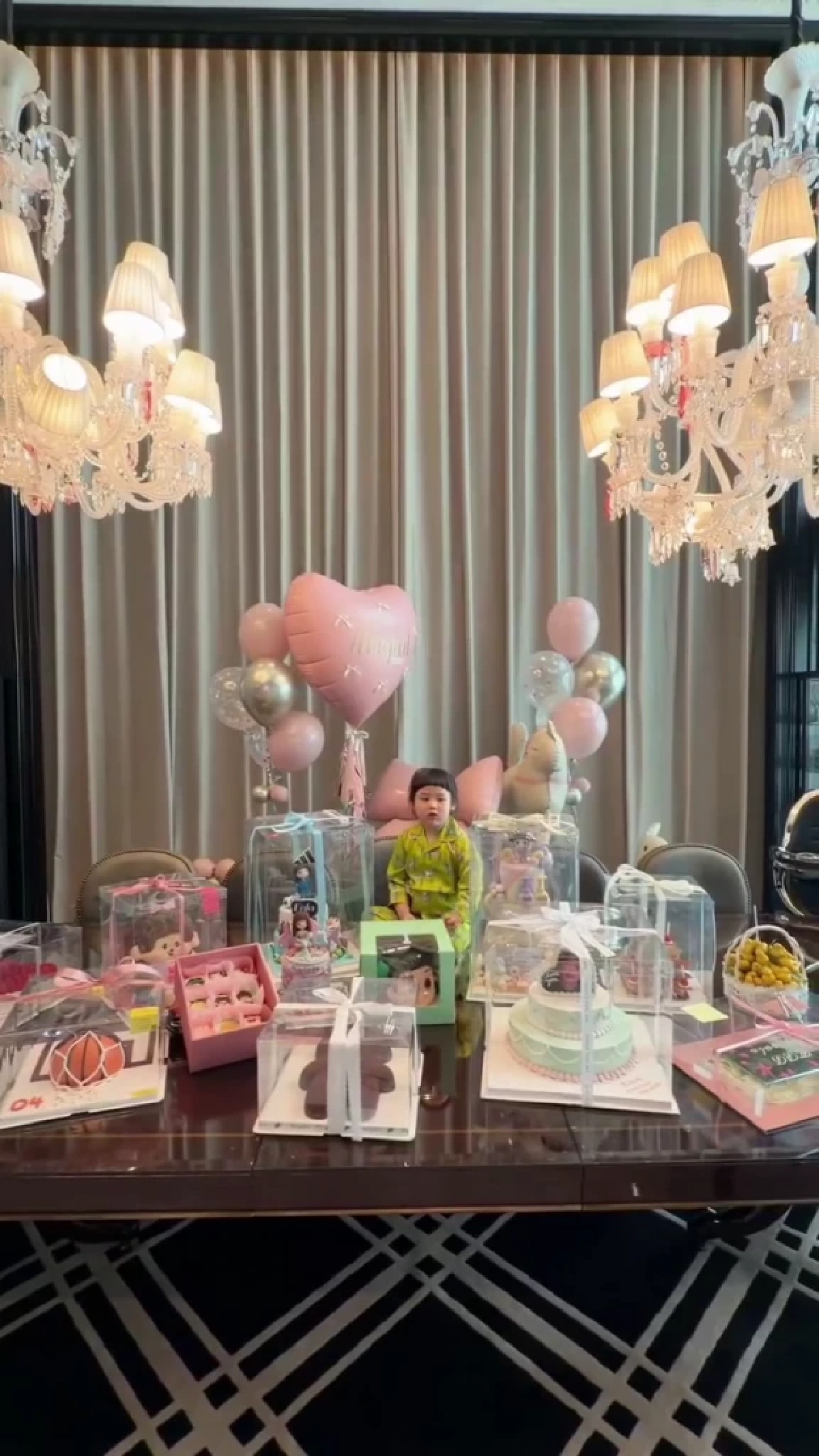 วันเกิดแสนอบอุ่น “น้องเกล” ทายาทหมื่นล้าน ฉลองอายุ 4 ขวบ