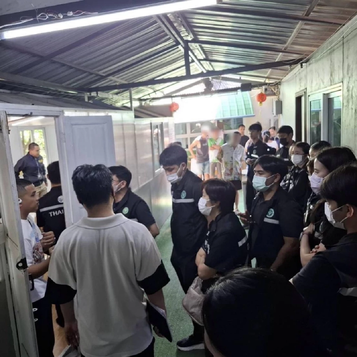 รวบหมอเถื่อนไร้ใบอนุญาต ใช้เหล็กในผิ้งสะกิดเปลือกตารักษาโรค