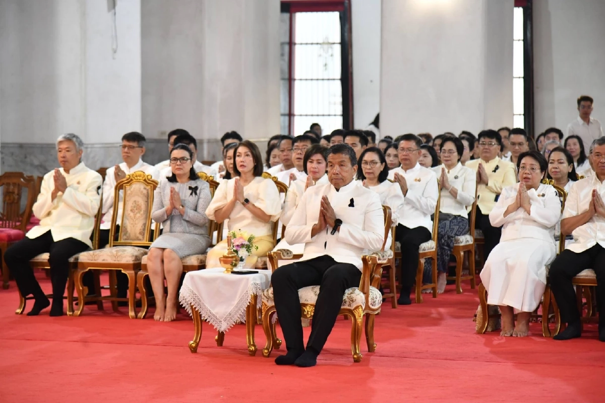 ภาพประทับใจ ชัชชาตินำชาว กทม. ตักบาตรวันมาฆบูชา สืบสานประเพณี