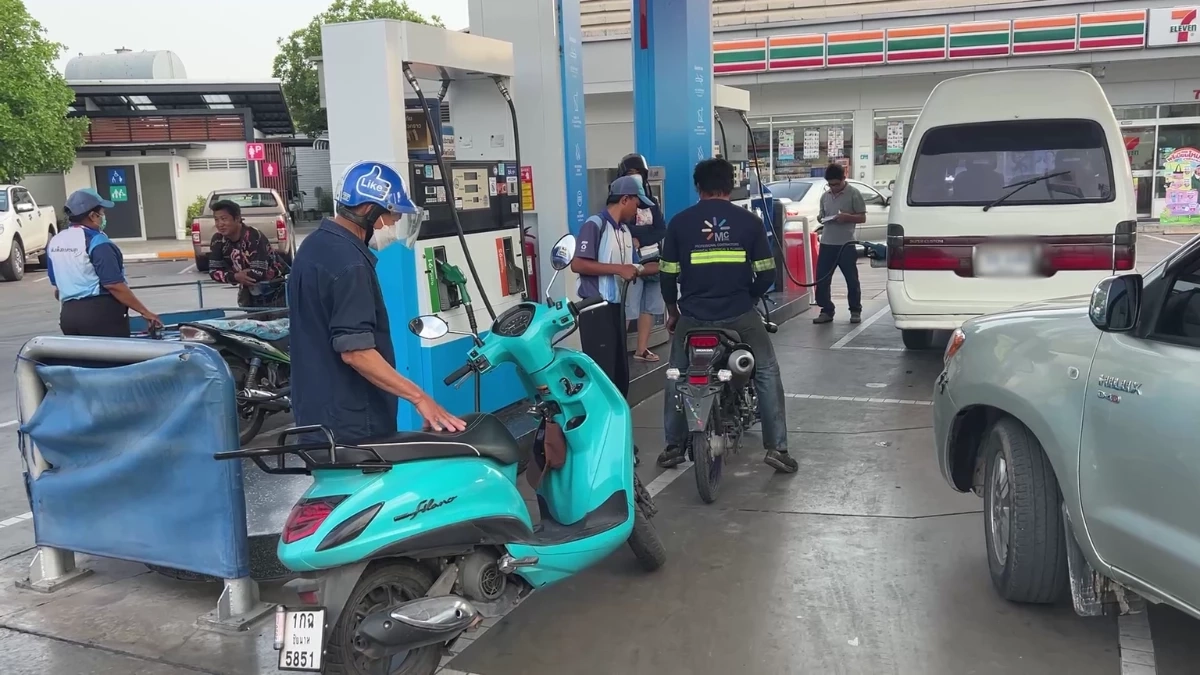 ชัยนาทแห่เติมน้ำมันล้นปั๊ม หวั่นราคาพุ่งหลังจบตรึงราคา 16 มี.ค.