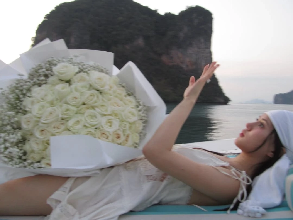 เซย์เยส มินนี่ ถูกแฟนหนุ่มไฮโซ เซอร์ไพรส์คุกเข่าขอแต่งงานบนเรือหรู