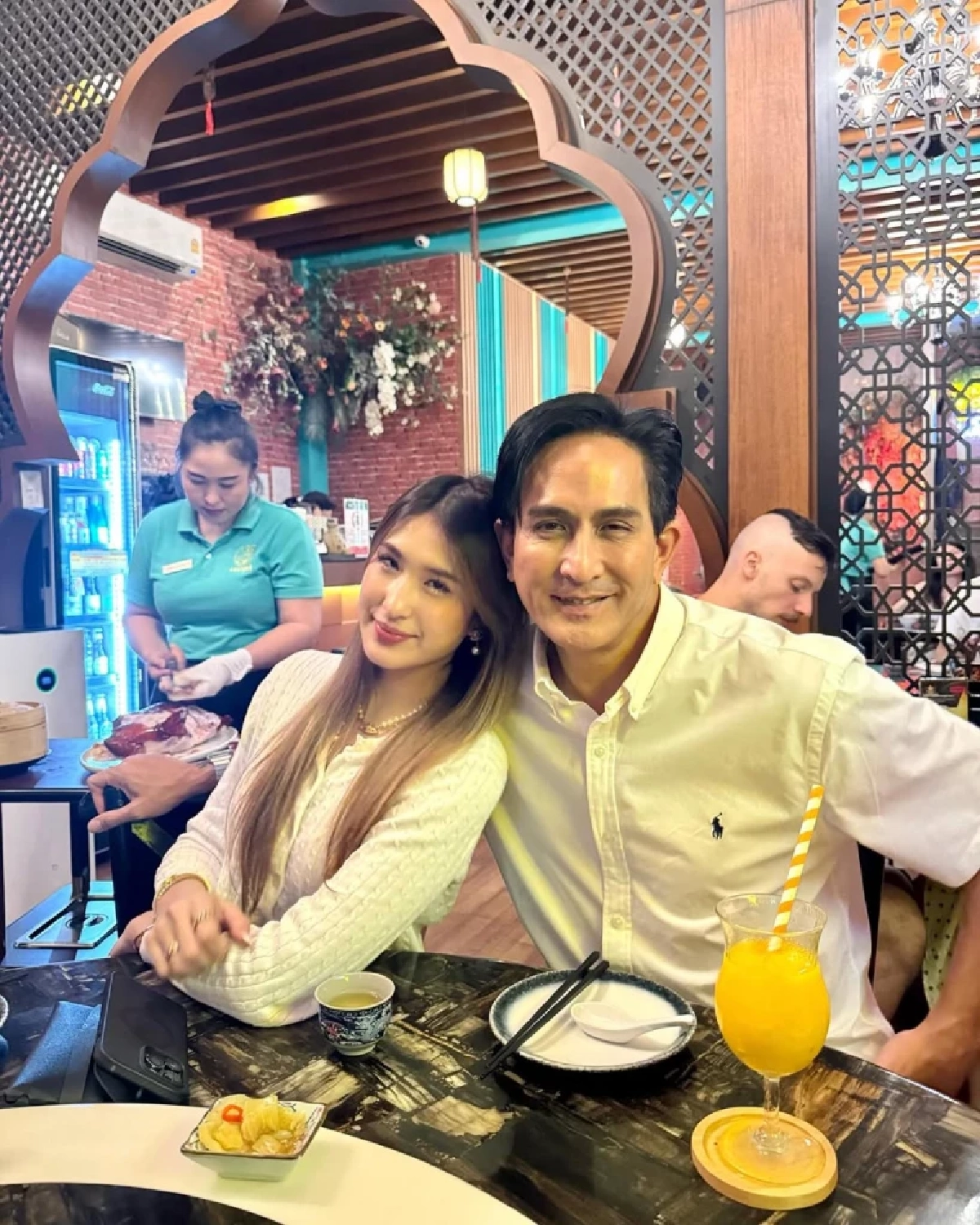 ลุคใหม่ทำจำแทบไม่ได้! พ่อพีทปล่อยภาพลูกสาว โซเชียลแทบแตก