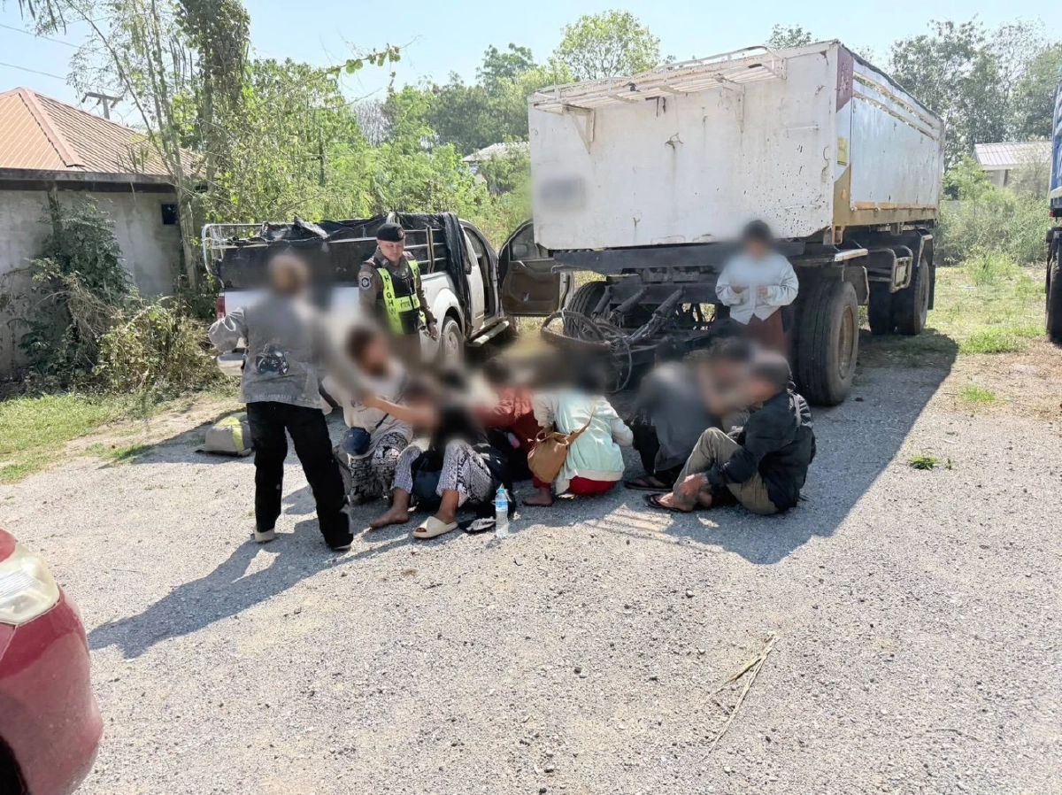 กระบะขนแรงงานเถื่อน ซิ่งหนีตำรวจ มีรถปาดหน้าช่วย สุดท้ายโดนรวบ