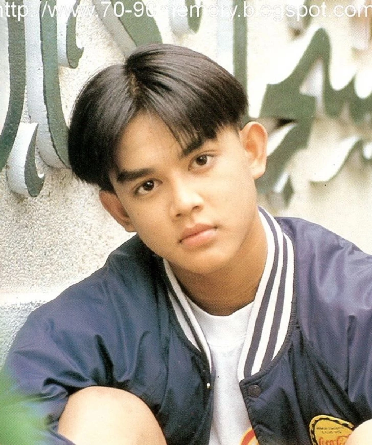 กรี๊ดสนั่น! มอส ปฏิภาณ โชว์ของสะสมยุค 90 เคสรูปตัวเอง แรร์สุดๆ