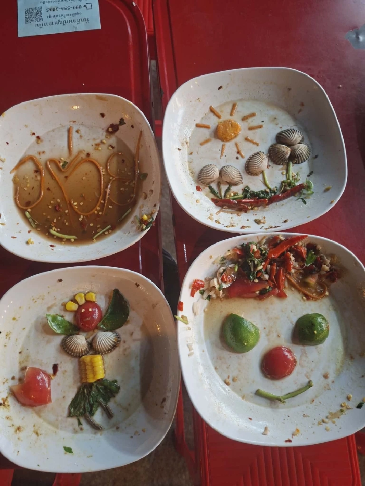 ลูกค้าจัดเศษส้มตำเป็นข้อความ บอกความอร่อยแบบไม่ต้องพูด