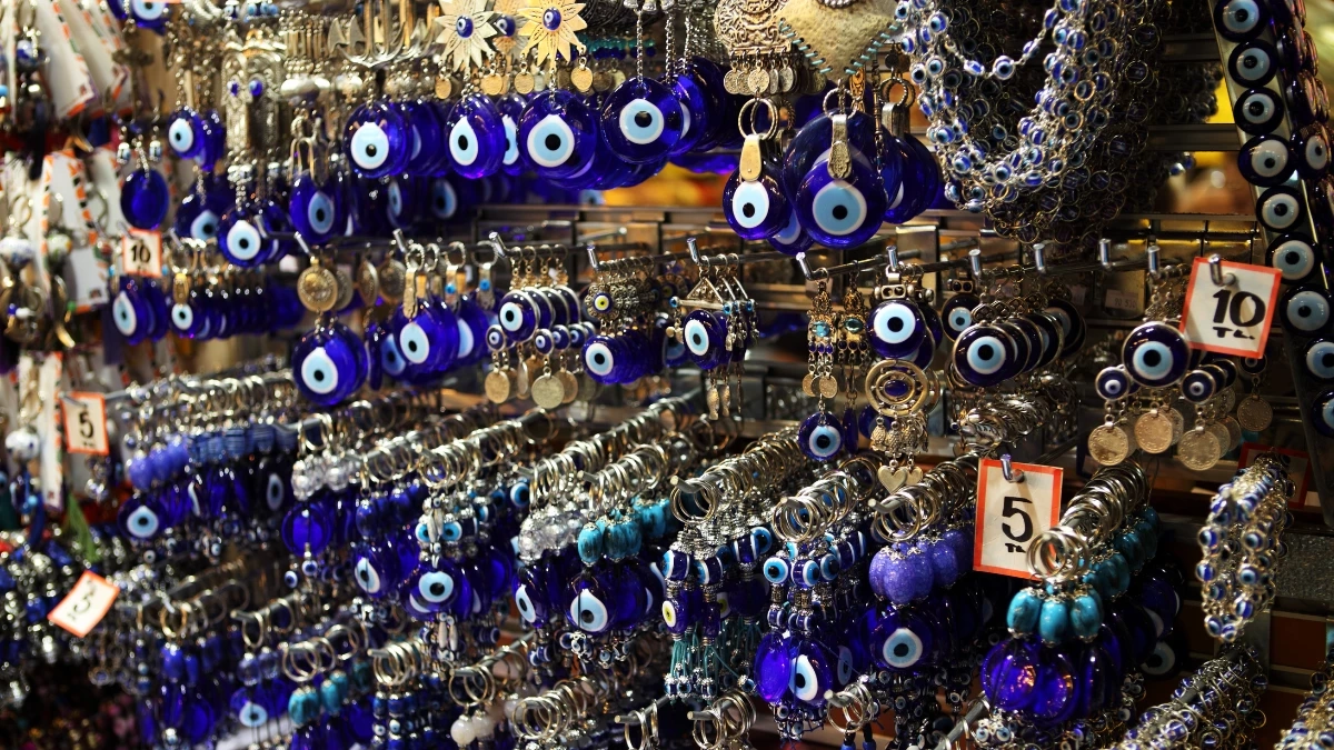 คืออะไร? เปิดตำนานดวงตาสีฟ้า เครื่องรางยอดนิยมจากตุรกี