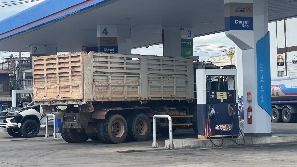 นครพนมวิกฤติ ปั๊มน้ำมันจำกัดเติมดีเซล 500 บาท กันของขาด