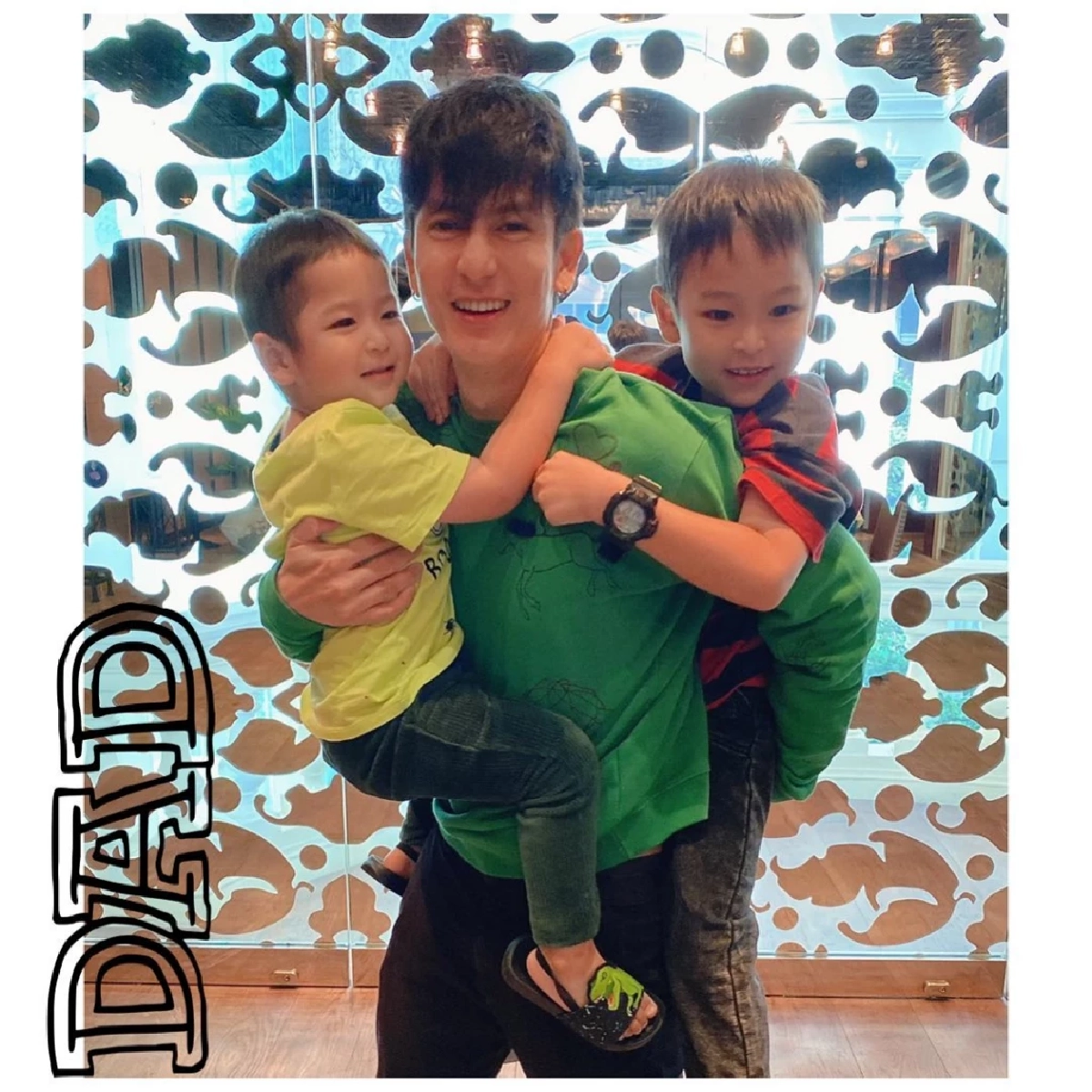 ฮือฮาโซเชียล  ลูกชายพระเอกดังโตเป็นหนุ่มแล้ว หน้าตาดีมาก