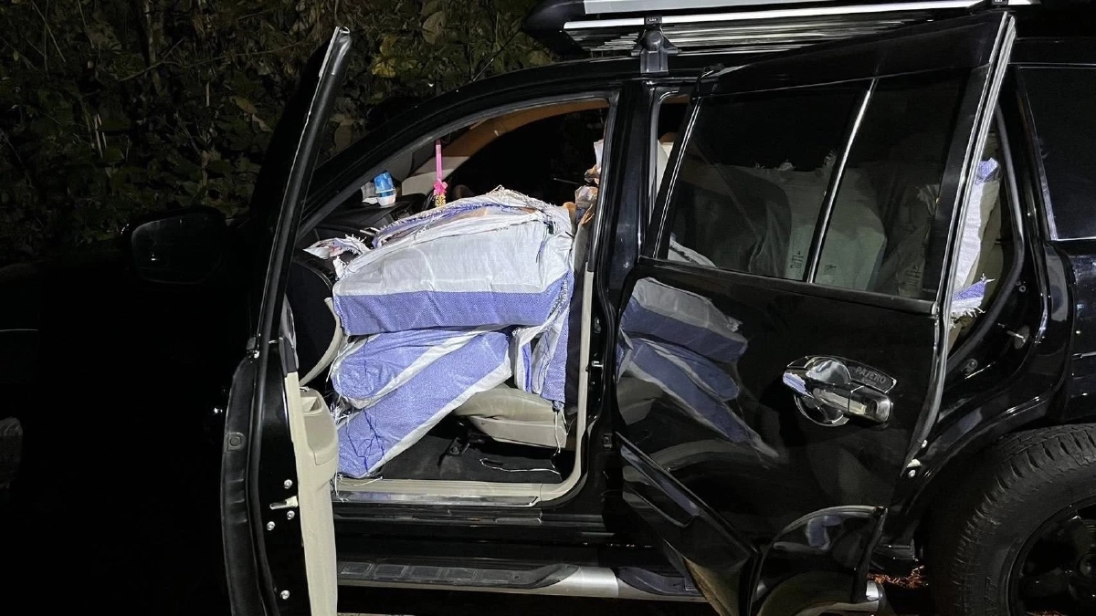 ทัพเจ้าตากสกัดจับไอซ์ 600 กิโลกรัม ไล่ล่ารถต้องสงสัยก่อนจอดทิ้ง