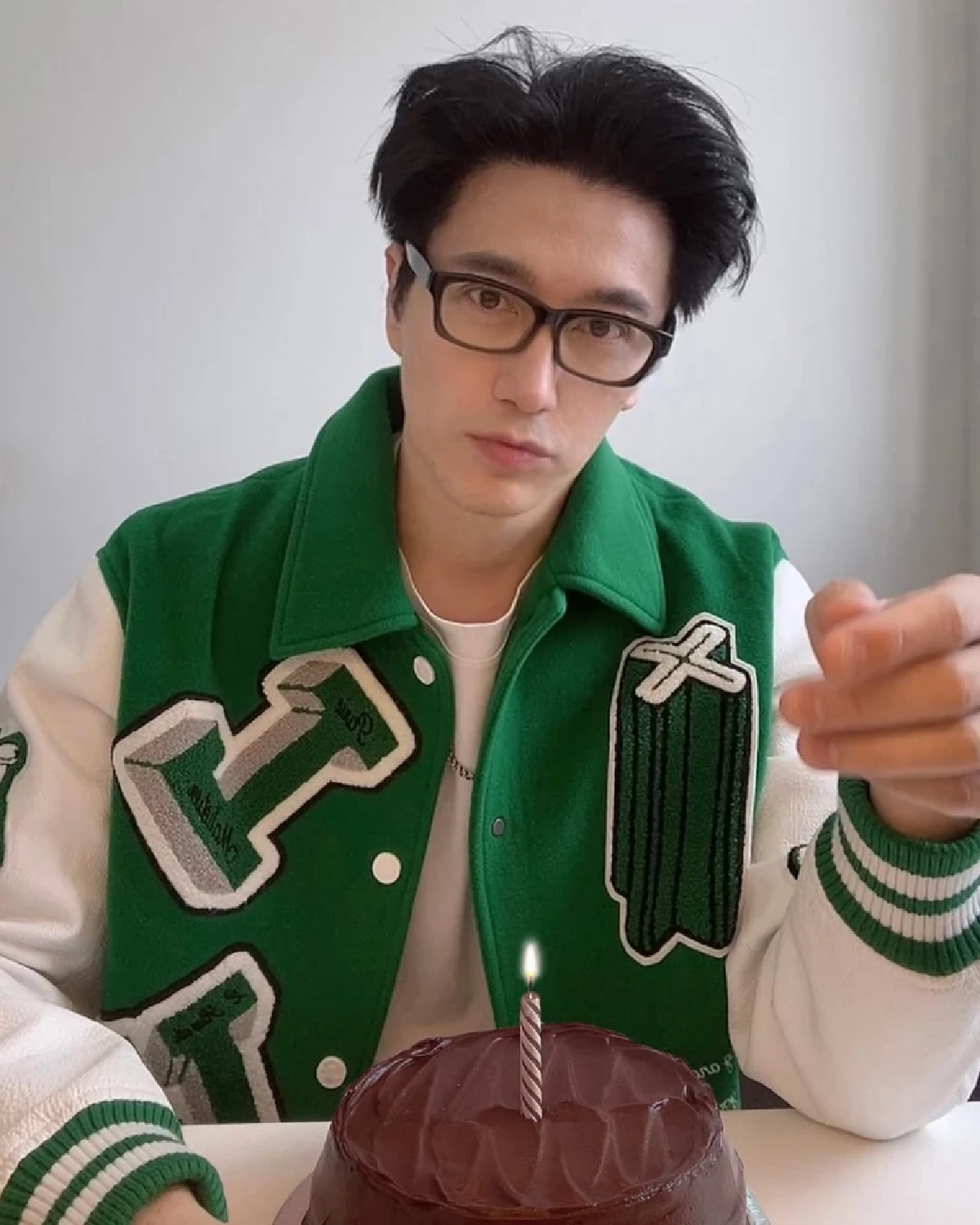 ใครจะเชื่อ! ภาพล่าสุดชายวัย 60 หล่อฟิตจนกลายเป็นไวรัล