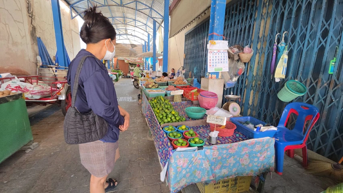 บ่นอุบทั้งตลาด! มะนาวอุทัยฯ แตะลูกละ 6 บาท ผักสดพาเหรดขึ้นราคาตาม