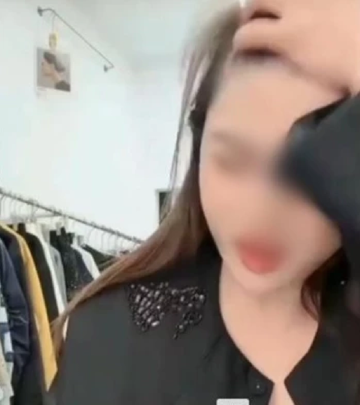 อินฟลูสาวไลฟ์ขายของอยู่ดี ๆ ปวดหัวรุนแรง ก่อนเสียชีวิตใน 10 นาที