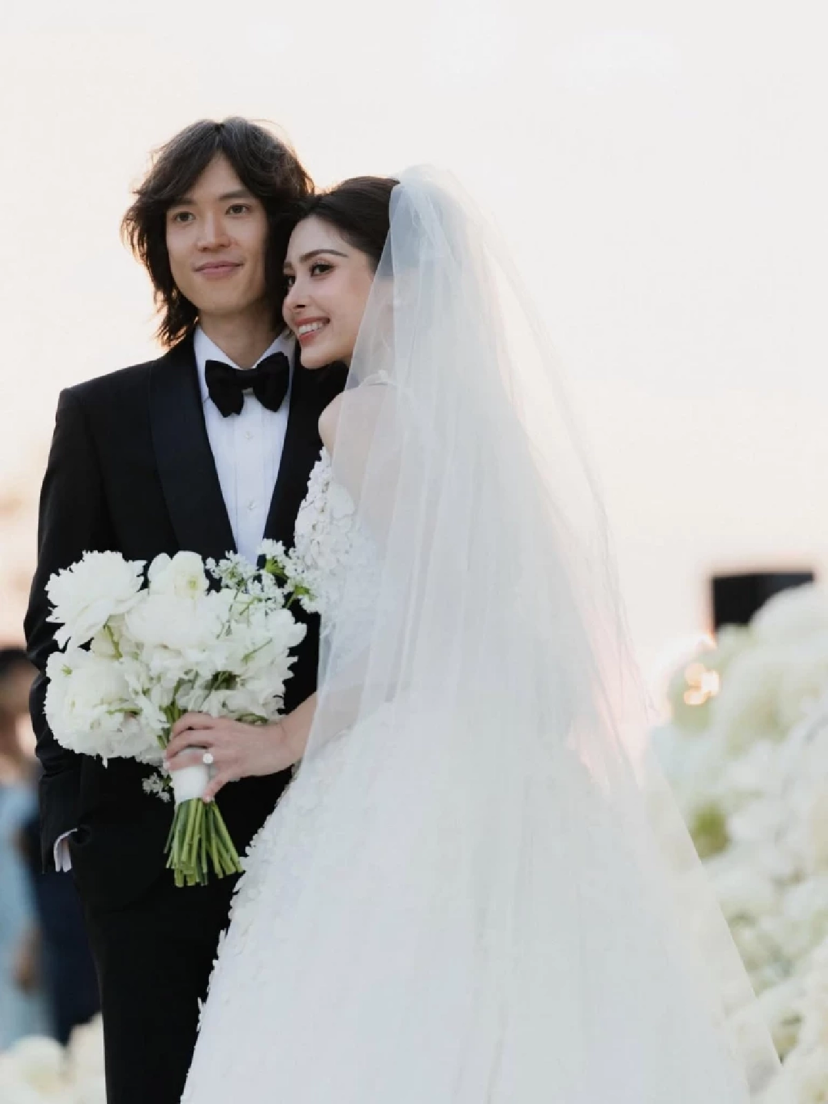 มิลลี่ คามิลล่า จับมือ “ระฟ้า” ทายาทอากู๋ แกรมมี่ เริ่มต้นชีวิตคู่