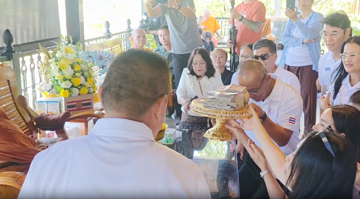 หลวงตาสินทรัพย์มอบเงิน 2.5 ล้านหนุนทหารทำถนนชายแดนเฟส 2